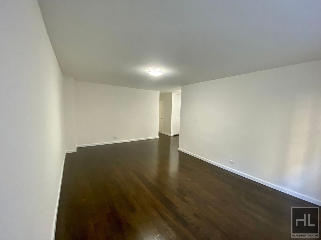 Building Photo - E 16 ST