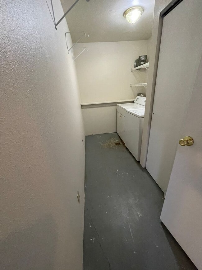 Building Photo - 3 Bedroom Home in South Anchorage!