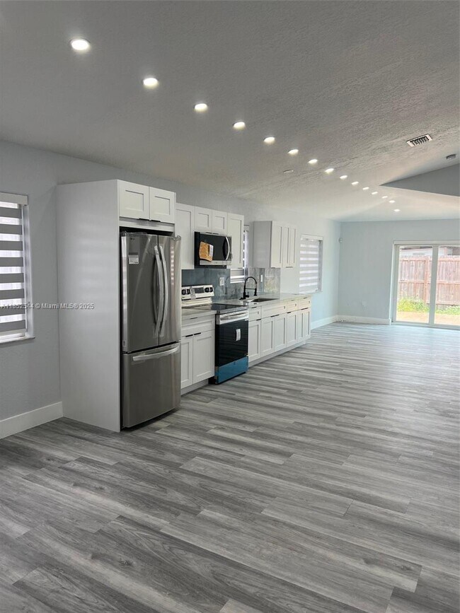 Foto del edificio - 10057 NW 127th St