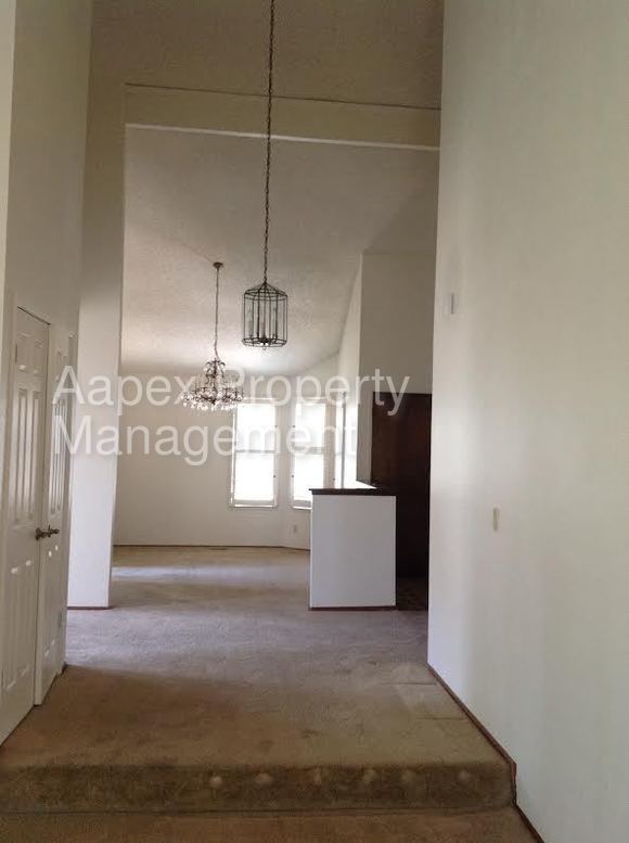 Building Photo - 14970 Oleander St