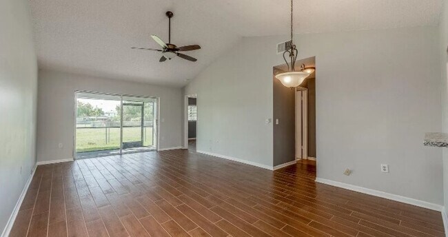 Building Photo - 10652 Wyndcliff Dr