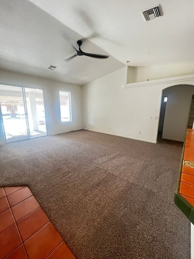 Building Photo - 210 White Oak Dr