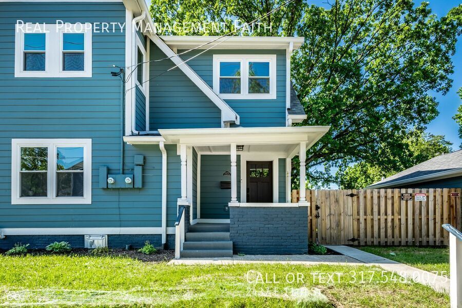 Foto principal - 2437 E 11th St