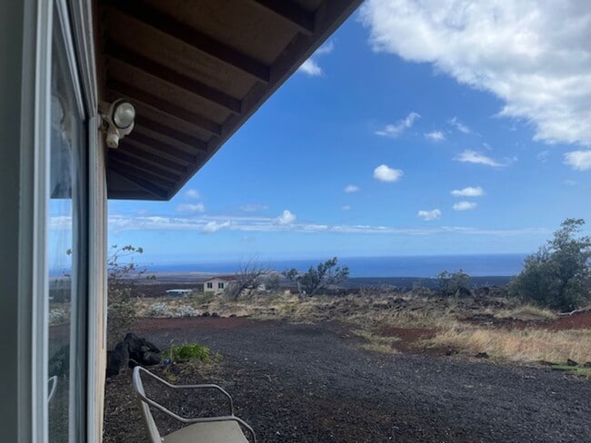 Building Photo - Pet friendly 3 bedroom / 2 bath home with ...