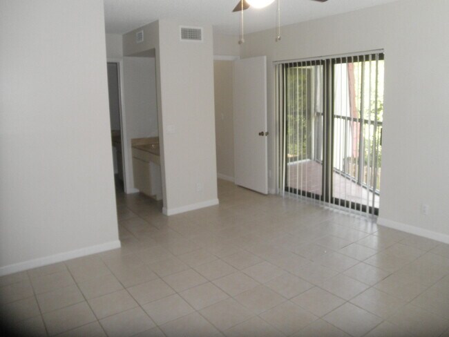 Building Photo - 3836 Victoria Dr
