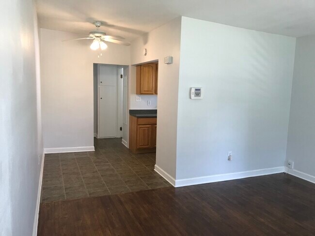 Foto del edificio - 236 E Harding St