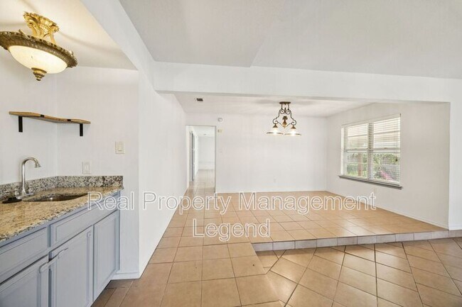 Foto del edificio - 2024 Robinson St