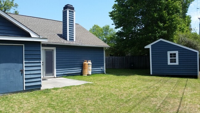 Building Photo - Three Bedroom Home -- Masonboro Loop