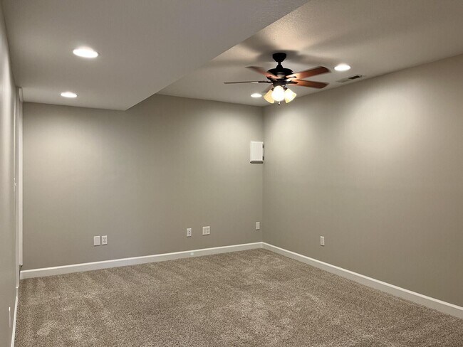 Building Photo - 5115 W Georgetown Dr