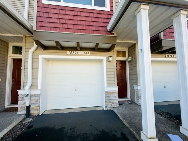 Building Photo - Gorgeous Tri-Level Condo at Progress Ridge — Lake Views!