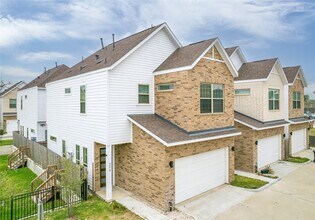 Building Photo - 306 Chobani Ln