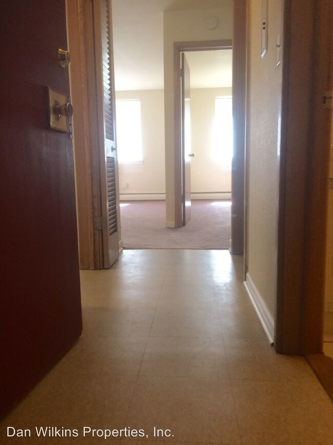 Foto del edificio - 2619 N Oakland Ave