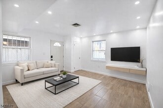 Building Photo - 87 Merseles St