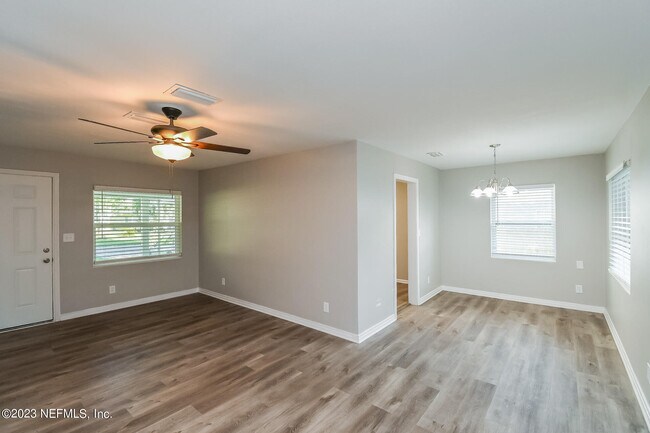 Foto del edificio - 5742 Norde Dr W