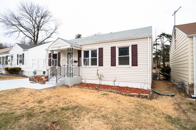 Building Photo - 10753 St Xavier Ln