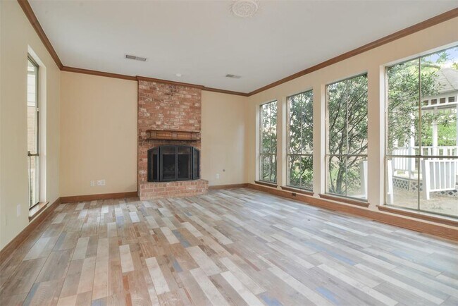 Foto del edificio - 6615 Castle Ln Dr