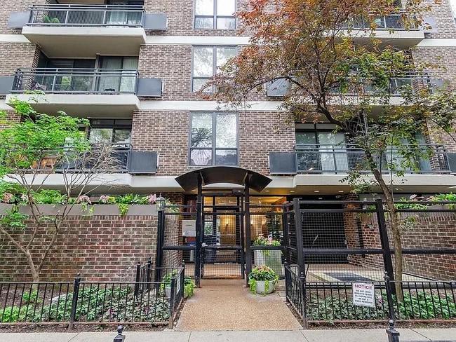 Building Photo - 2600 N Hampden Ct