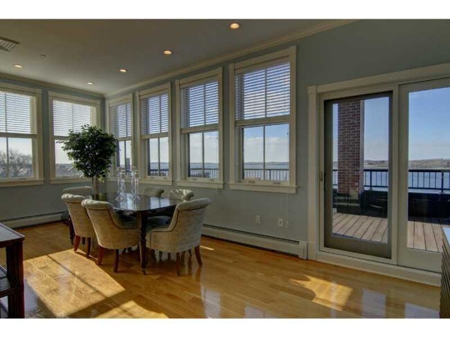 Building Photo - Waterview Penthouse