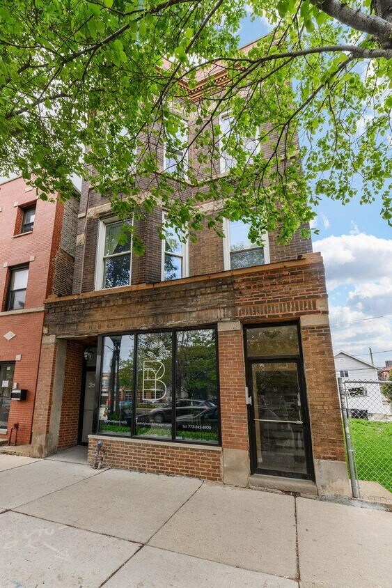 Primary Photo - 1518 N Ashland Ave
