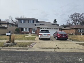 950 Dearborn Cir