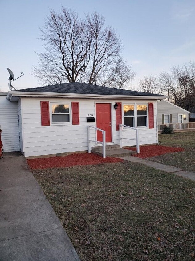 Foto principal - 3 bedroom 2 bath home