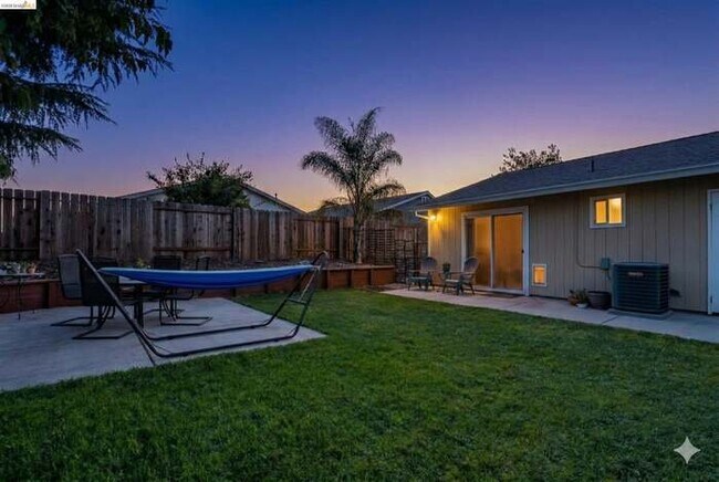 Foto del edificio - 4855 Edgewood Ct