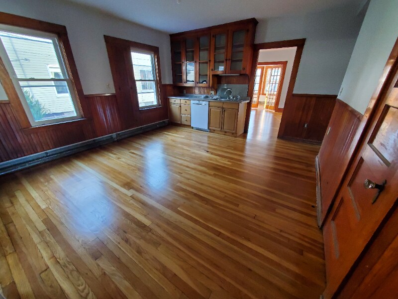 12 Benefit St Unit 1, Warren, RI 02885 Room for Rent in Warren, RI