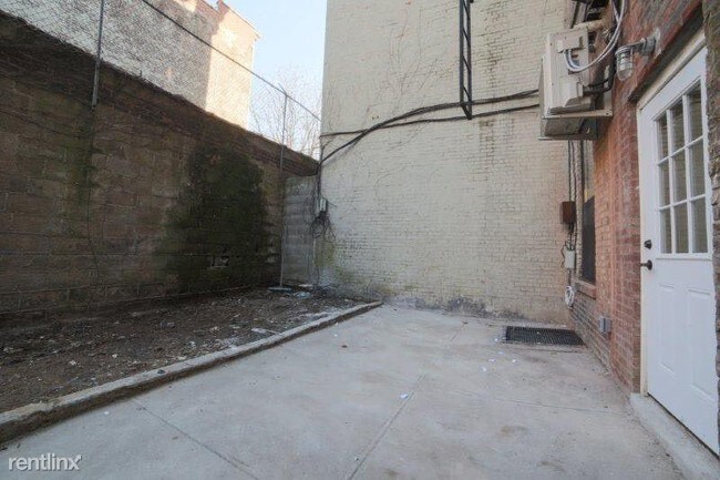 Building Photo - 1 br, 1 bath  - 221 Ralph Ave