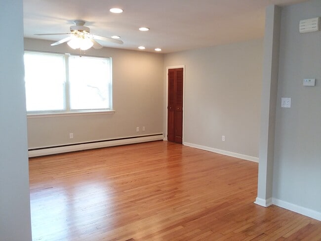 Building Photo - 1227 Drexel Ave