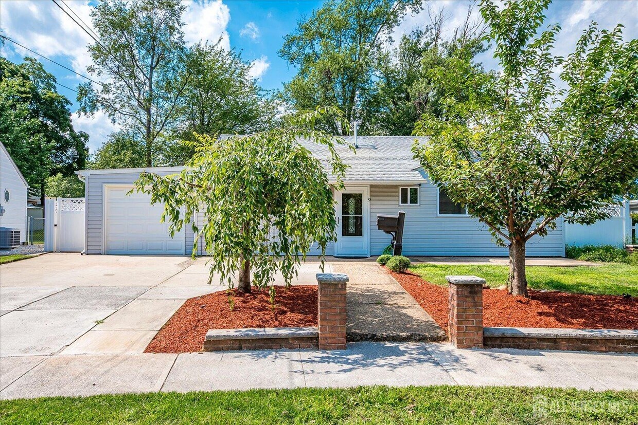 Foto principal - 9 Regent Ct