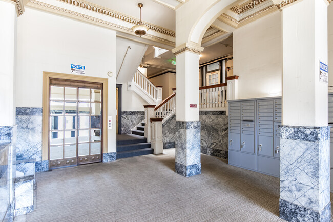 Lobby - 1425 Harrison Street Apartments