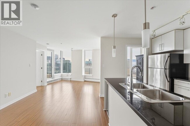 Building Photo - 188 Keefer St