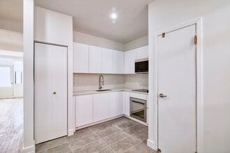 Building Photo - 6885-6891 Rue Sherbrooke O