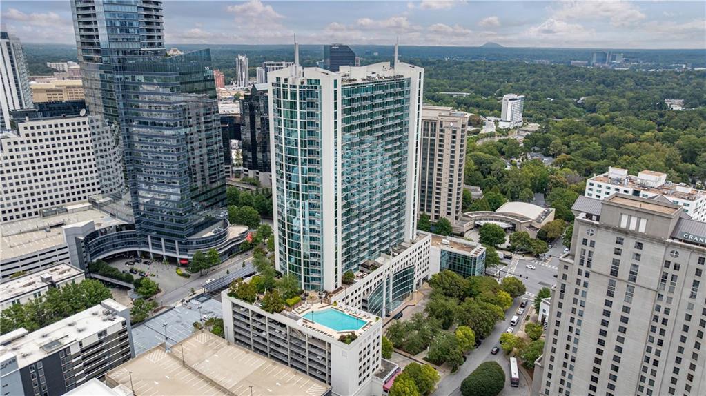 Foto principal - 3324 Peachtree Rd NE