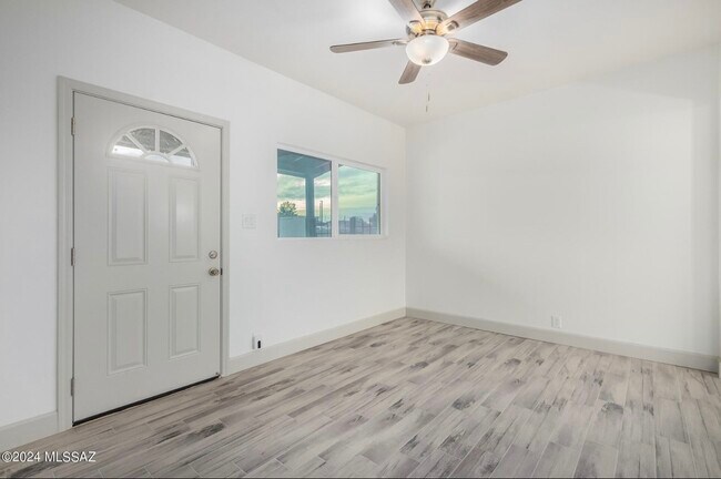 Foto del edificio - 6824 S Burcham Ave