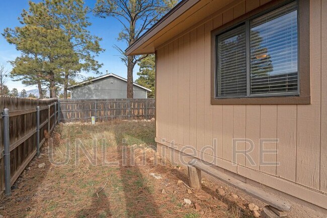 Building Photo - 60 E Camille Dr