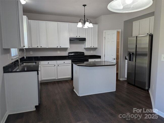 Foto del edificio - 4432 Roundwood Ct