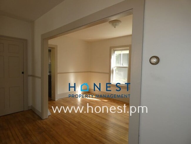 Building Photo - 20 Academy St