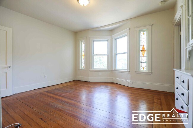 Building Photo - 548 Washington St