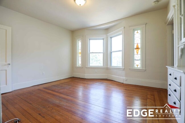 Photo - 548 Washington St Apartment