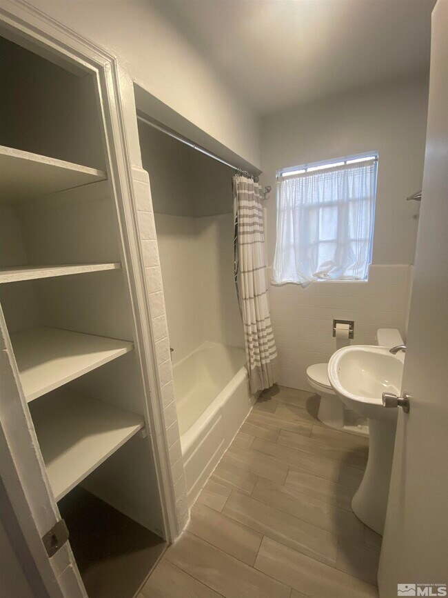 Building Photo - 541 W 10th St