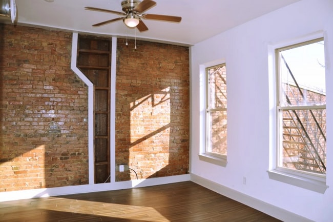 Building Photo - 445 W McMicken Ave