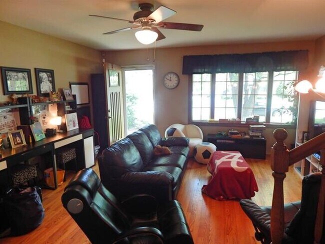 Foto del edificio - 748 North Indiana Street, Elmhurst, IL, 60126