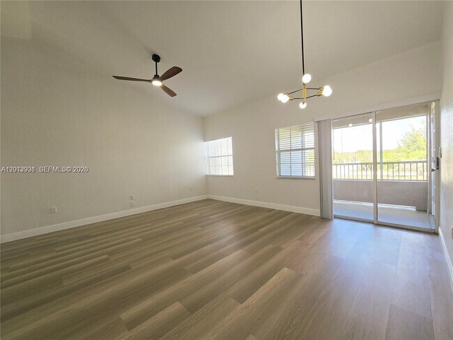 Foto del edificio - 2881 N Oakland Forest Dr