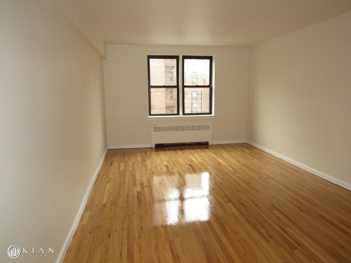 Primary Photo - 9851 Queens Blvd