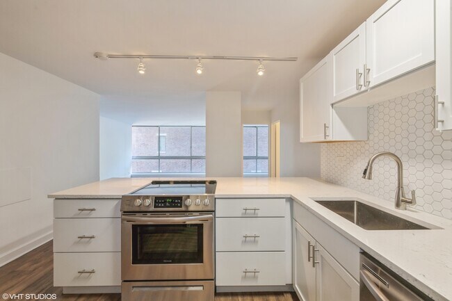 Foto del edificio - 320 W Oakdale Ave
