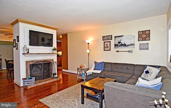 Building Photo - 5406 Ferndale St