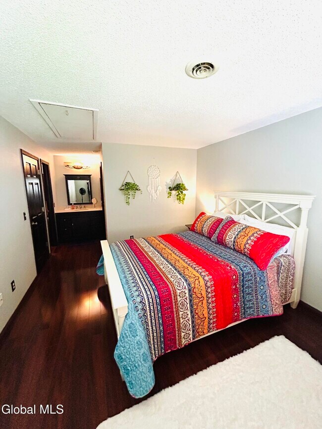 Foto del edificio - 212 Yorktown Dr