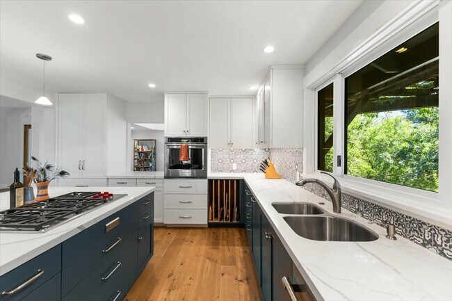 Foto del edificio - 1575 Fox Ridge Rd