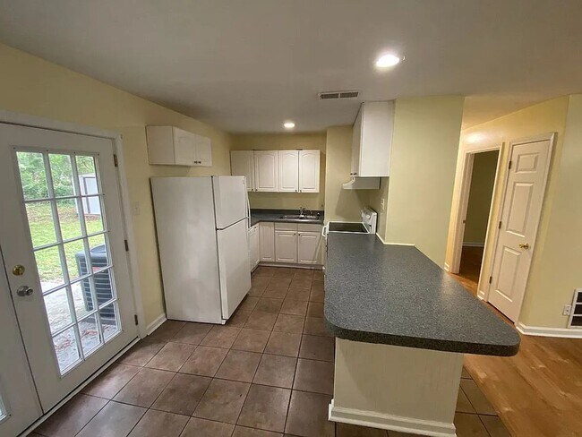 Building Photo - Charming 3BR Brick Home near Sandfly with Fully Fenced Backyard